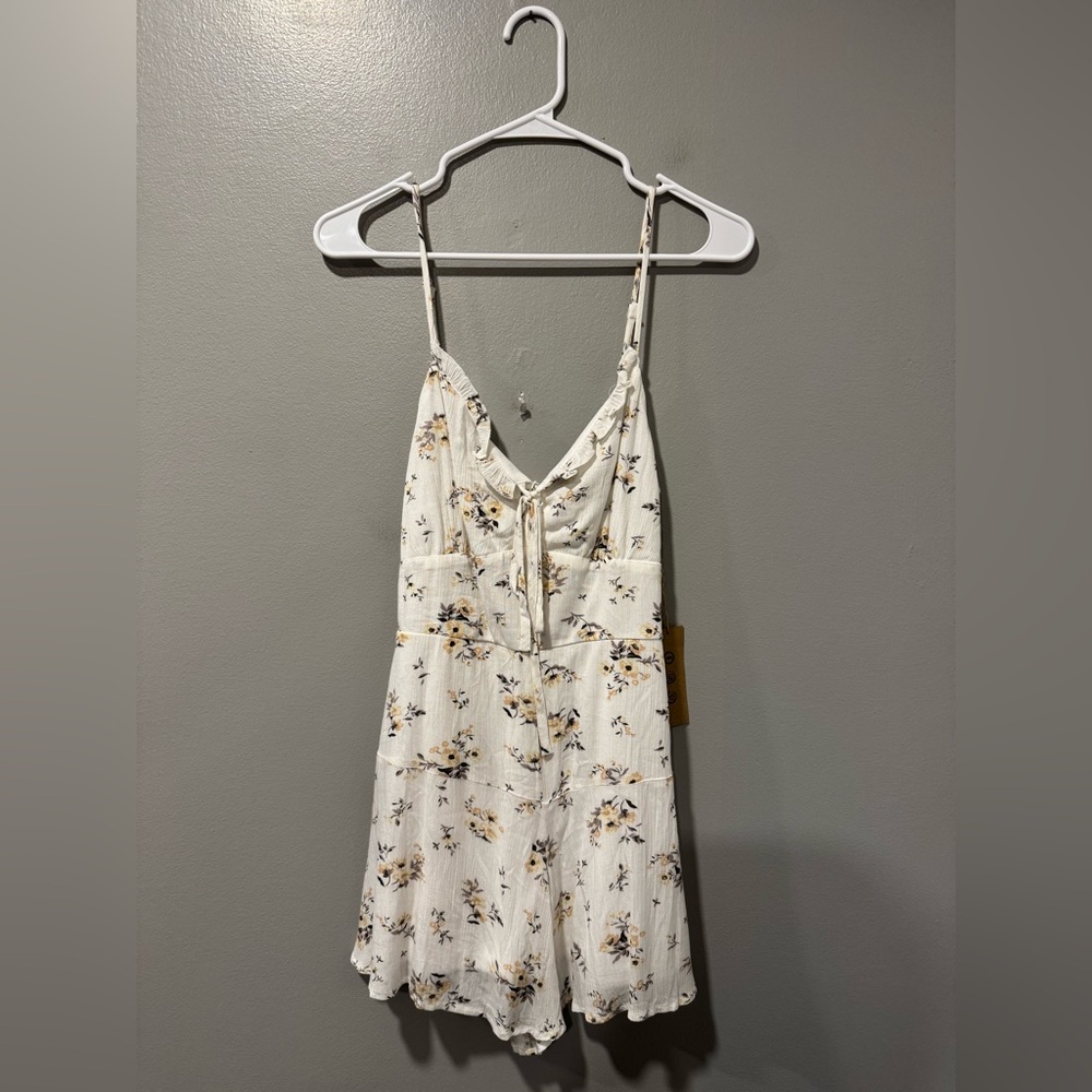 NWT She + Sky Floral Romper Size Small